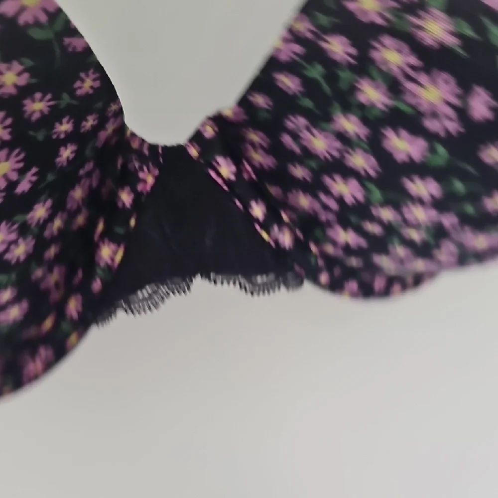 Maidenform Black and‎ Pink Floral Bra - Picture 5 of 7